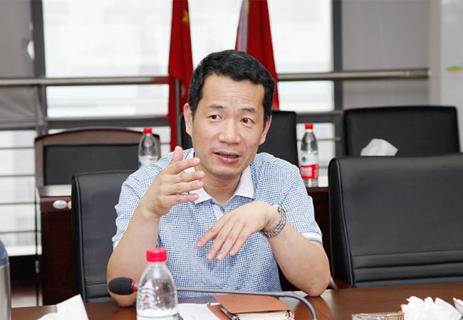 劉書華董事長(zhǎng)向楓橋扶貧愛心基金捐款