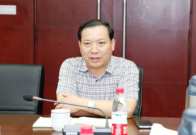 劉書華董事長(zhǎng)向楓橋扶貧愛心基金捐款
