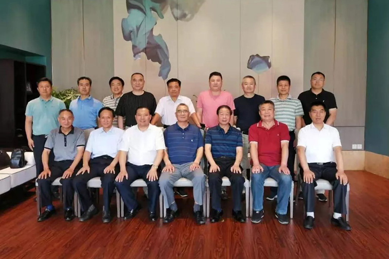 集團(tuán)公司舉辦退役軍官軍轉(zhuǎn)干部座談會(huì) 集團(tuán)公司舉辦退役軍官軍轉(zhuǎn)干部座談會(huì)