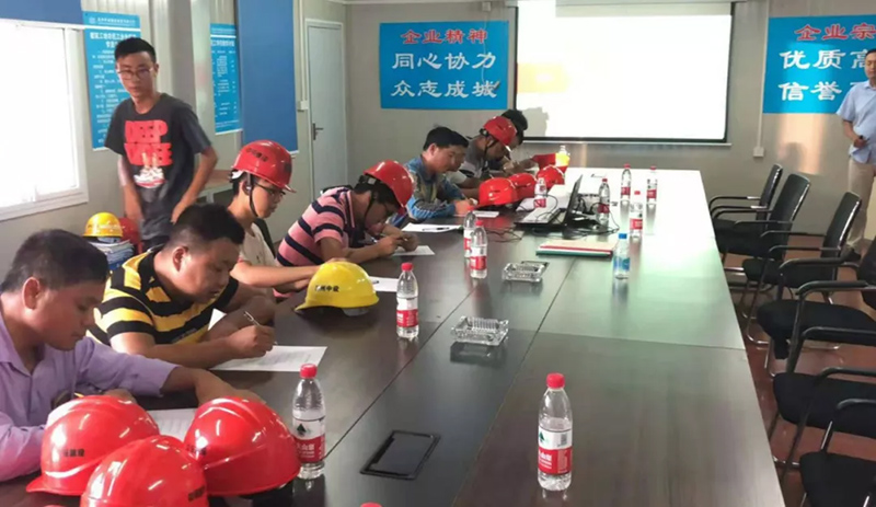 省第一安全生產(chǎn)巡查組蒞臨集團公司項目進行安全檢查 省第一安全生產(chǎn)巡查組蒞臨集團公司項目進行安全檢查