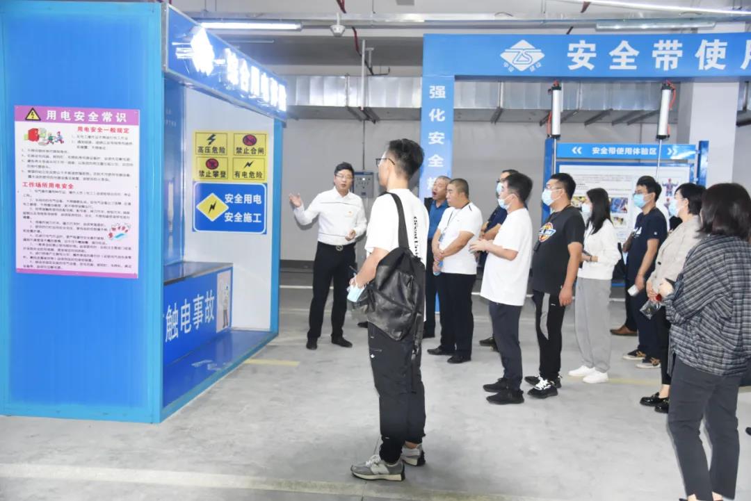 河北省廊坊市安次區(qū)委組織部“兩新”黨建代表團(tuán)一行蒞臨我司考察調(diào)研 河北省廊坊市安次區(qū)委組織部“兩新”黨建代表團(tuán)一行蒞臨我司考察調(diào)研